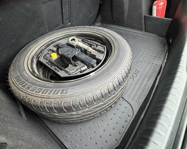 Серый Пежо 308, объемом двигателя 1.6 л и пробегом 220 тыс. км за 4900 $, фото 12 на Automoto.ua