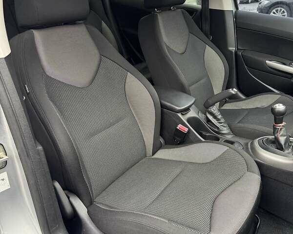 Серый Пежо 308, объемом двигателя 1.6 л и пробегом 220 тыс. км за 4900 $, фото 28 на Automoto.ua
