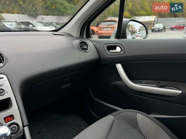 Сірий Пежо 308, об'ємом двигуна 1.6 л та пробігом 182 тис. км за 6790 $, фото 31 на Automoto.ua