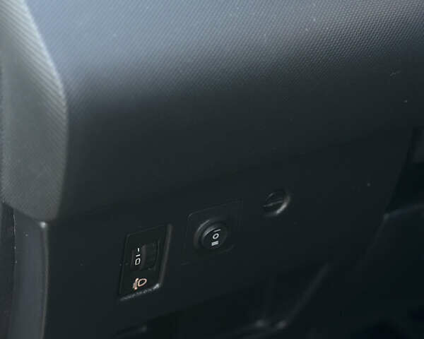 Сірий Пежо 308, об'ємом двигуна 1.6 л та пробігом 229 тис. км за 4999 $, фото 25 на Automoto.ua