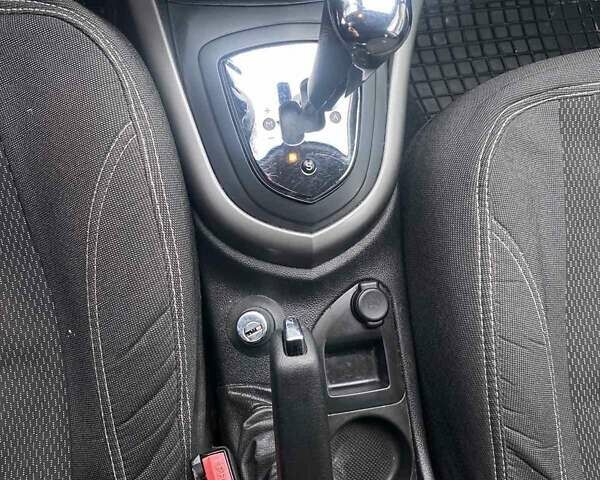 Серый Пежо 308, объемом двигателя 1.6 л и пробегом 105 тыс. км за 6700 $, фото 11 на Automoto.ua