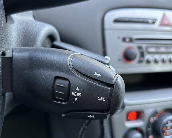 Серый Пежо 308, объемом двигателя 1.6 л и пробегом 47 тыс. км за 8199 $, фото 41 на Automoto.ua