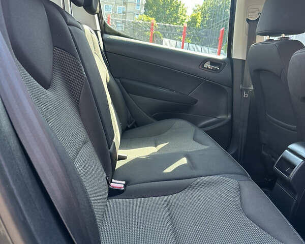 Сірий Пежо 308, об'ємом двигуна 1.56 л та пробігом 226 тис. км за 6800 $, фото 6 на Automoto.ua