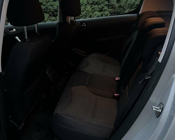 Сірий Пежо 308, об'ємом двигуна 1.6 л та пробігом 185 тис. км за 8000 $, фото 17 на Automoto.ua