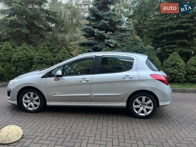Сірий Пежо 308, об'ємом двигуна 1.6 л та пробігом 185 тис. км за 8000 $, фото 1 на Automoto.ua