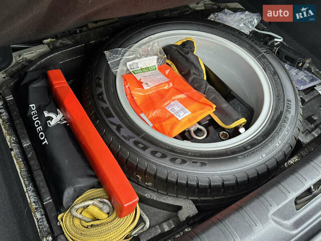 Сірий Пежо 308, об'ємом двигуна 1.6 л та пробігом 120 тис. км за 9700 $, фото 56 на Automoto.ua