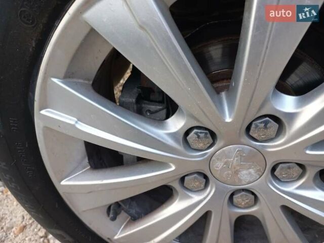 Пежо 308 2016 в Кременце на Automoto.ua Серый Пежо 308, объемом двигателя 1.2 л и пробегом 132 тыс. км за 9650 $, фото 6 на Automoto.ua