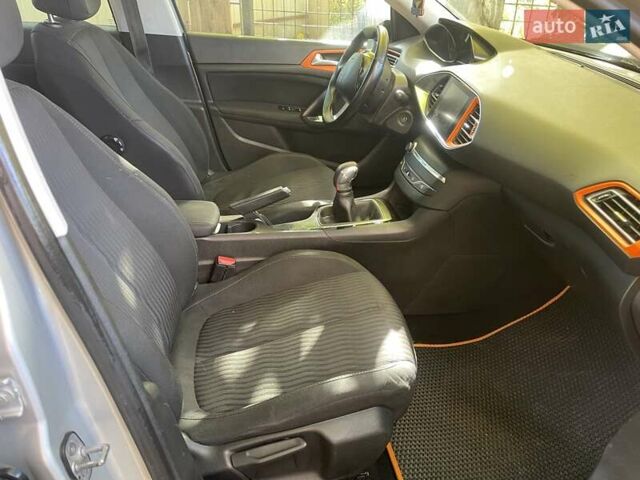 Сірий Пежо 308, об'ємом двигуна 1.56 л та пробігом 364 тис. км за 6500 $, фото 14 на Automoto.ua