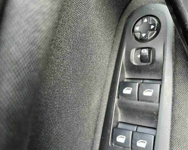 Серый Пежо 308, объемом двигателя 1.56 л и пробегом 218 тыс. км за 9700 $, фото 16 на Automoto.ua