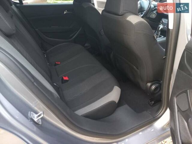 Пежо 308 2016 в Кременце на Automoto.ua Серый Пежо 308, объемом двигателя 1.2 л и пробегом 132 тыс. км за 9650 $, фото 5 на Automoto.ua