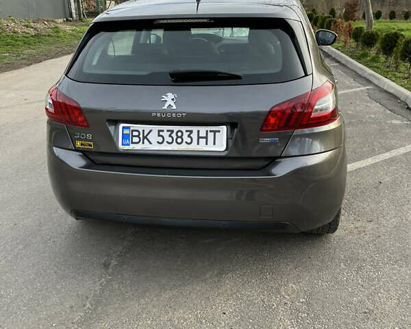 Серый Пежо 308, объемом двигателя 1.56 л и пробегом 218 тыс. км за 9700 $, фото 5 на Automoto.ua