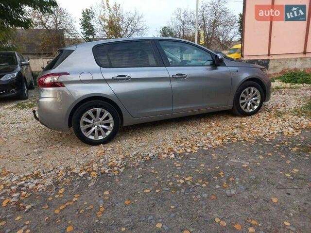 Пежо 308 2016 в Кременце на Automoto.ua Серый Пежо 308, объемом двигателя 1.2 л и пробегом 132 тыс. км за 9650 $, фото 4 на Automoto.ua