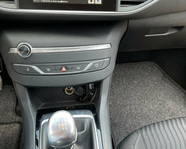 Серый Пежо 308, объемом двигателя 1.56 л и пробегом 218 тыс. км за 9700 $, фото 12 на Automoto.ua