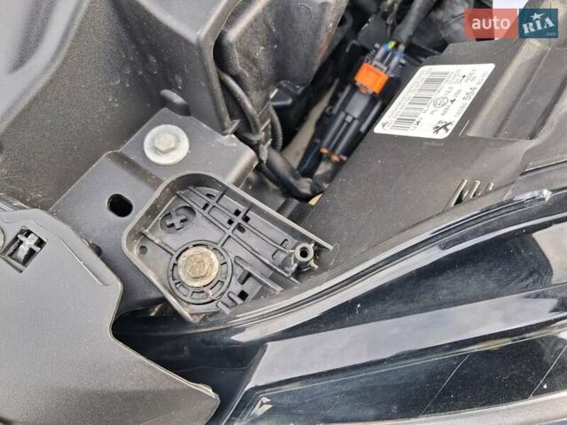 Серый Пежо 308, объемом двигателя 1.5 л и пробегом 84 тыс. км за 15400 $, фото 48 на Automoto.ua