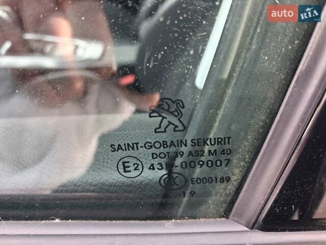 Серый Пежо 308, объемом двигателя 1.5 л и пробегом 84 тыс. км за 15400 $, фото 37 на Automoto.ua