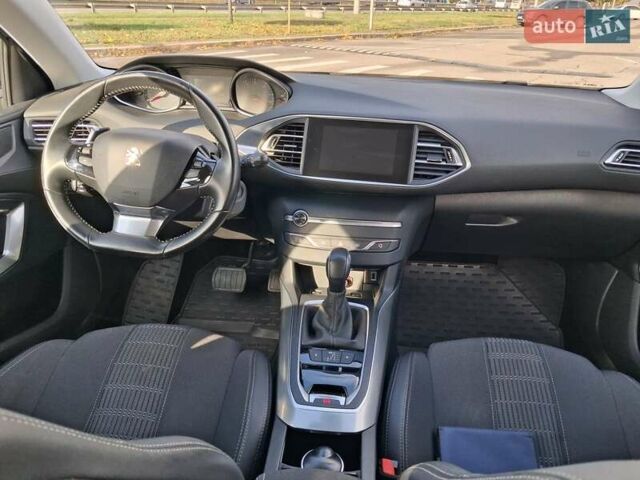 Серый Пежо 308, объемом двигателя 1.5 л и пробегом 84 тыс. км за 15400 $, фото 60 на Automoto.ua