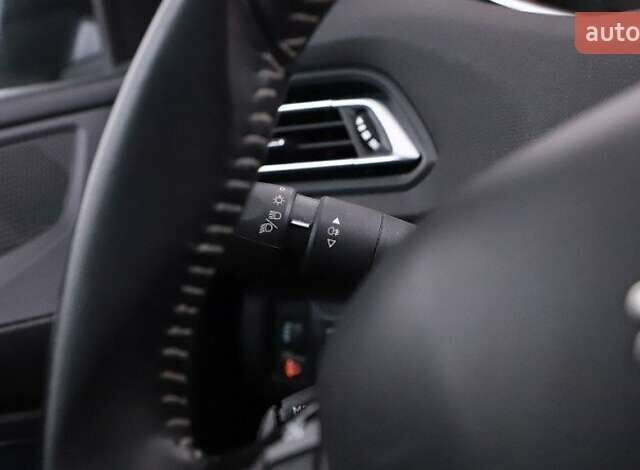 Серый Пежо 308, объемом двигателя 1.2 л и пробегом 134 тыс. км за 7316 $, фото 6 на Automoto.ua