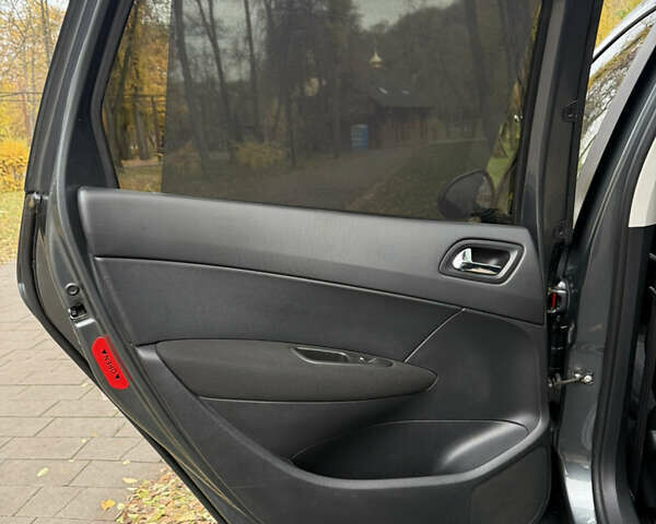 Серый Пежо 308, объемом двигателя 1.6 л и пробегом 330 тыс. км за 4400 $, фото 13 на Automoto.ua