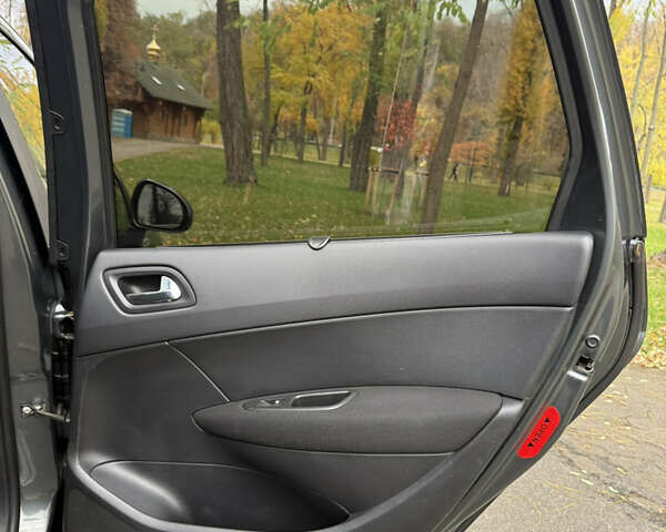 Серый Пежо 308, объемом двигателя 1.6 л и пробегом 330 тыс. км за 4400 $, фото 17 на Automoto.ua