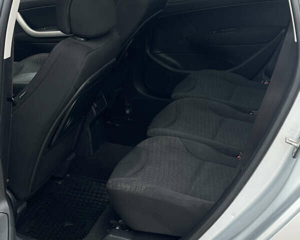 Серый Пежо 308, объемом двигателя 1.6 л и пробегом 285 тыс. км за 4400 $, фото 11 на Automoto.ua