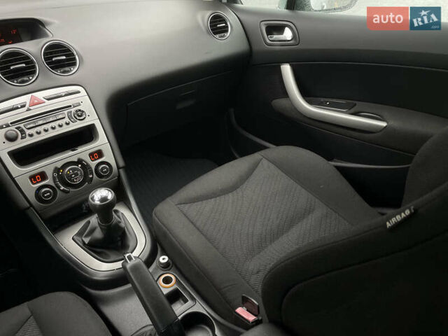 Сірий Пежо 308, об'ємом двигуна 1.6 л та пробігом 269 тис. км за 4444 $, фото 48 на Automoto.ua