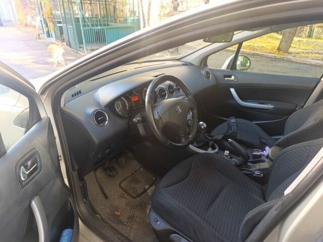 Серый Пежо 308, объемом двигателя 1.6 л и пробегом 208 тыс. км за 4000 $, фото 5 на Automoto.ua