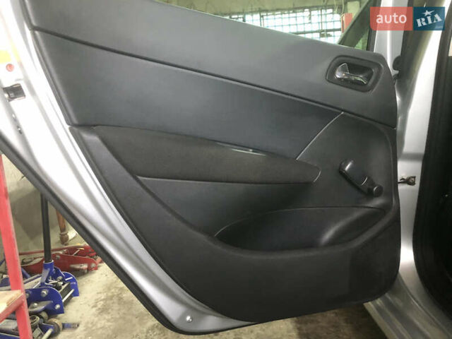 Серый Пежо 308, объемом двигателя 1.6 л и пробегом 237 тыс. км за 6000 $, фото 11 на Automoto.ua