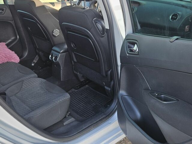 Серый Пежо 308, объемом двигателя 1.6 л и пробегом 360 тыс. км за 4200 $, фото 2 на Automoto.ua