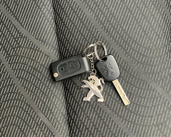 Серый Пежо 308, объемом двигателя 1.4 л и пробегом 132 тыс. км за 4900 $, фото 16 на Automoto.ua