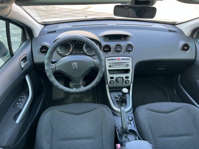 Серый Пежо 308, объемом двигателя 1.6 л и пробегом 317 тыс. км за 5300 $, фото 3 на Automoto.ua