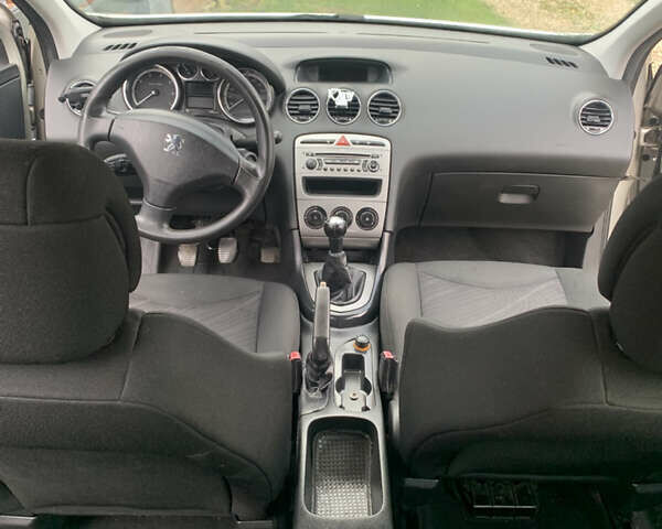 Серый Пежо 308, объемом двигателя 1.4 л и пробегом 132 тыс. км за 4900 $, фото 1 на Automoto.ua