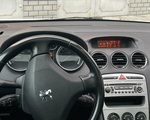 Серый Пежо 308, объемом двигателя 1.6 л и пробегом 285 тыс. км за 4400 $, фото 13 на Automoto.ua
