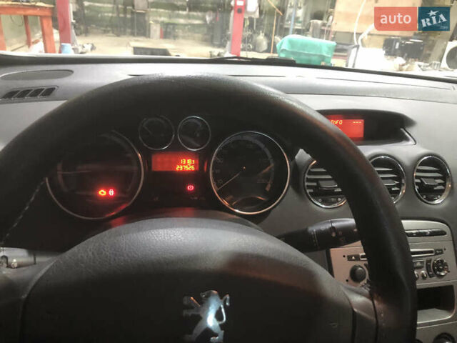 Серый Пежо 308, объемом двигателя 1.6 л и пробегом 237 тыс. км за 6000 $, фото 5 на Automoto.ua