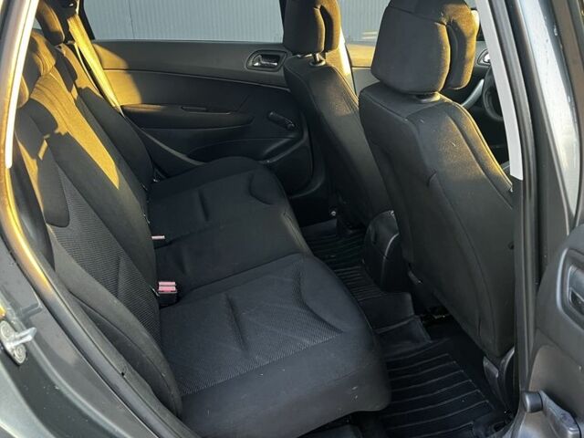 Серый Пежо 308, объемом двигателя 1.4 л и пробегом 227 тыс. км за 4100 $, фото 3 на Automoto.ua