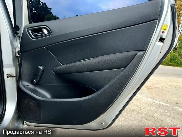 Серый Пежо 308, объемом двигателя 1.6 л и пробегом 239 тыс. км за 5800 $, фото 5 на Automoto.ua