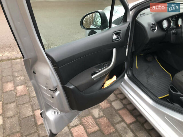 Серый Пежо 308, объемом двигателя 1.6 л и пробегом 200 тыс. км за 4999 $, фото 5 на Automoto.ua