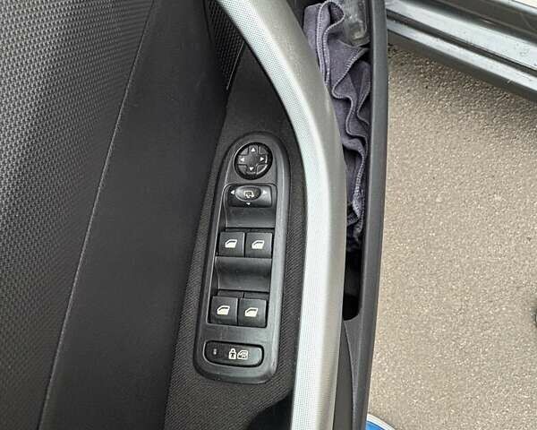 Серый Пежо 308, объемом двигателя 1.56 л и пробегом 277 тыс. км за 5200 $, фото 13 на Automoto.ua