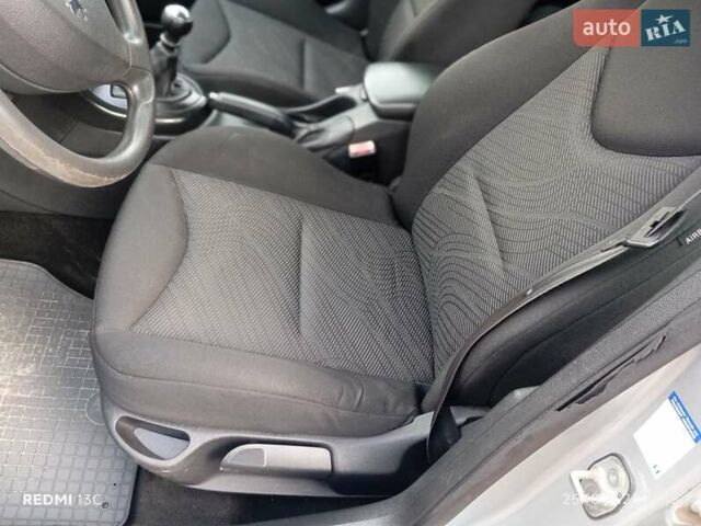 Пежо 308 2009 в Ровно на Automoto.ua Серый Пежо 308, объемом двигателя 1.56 л и пробегом 201 тыс. км за 4750 $, фото 6 на Automoto.ua