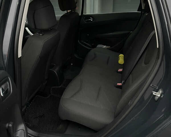 Серый Пежо 308, объемом двигателя 1.6 л и пробегом 230 тыс. км за 4450 $, фото 20 на Automoto.ua