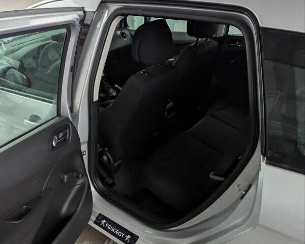 Серый Пежо 308, объемом двигателя 1.6 л и пробегом 202 тыс. км за 5250 $, фото 12 на Automoto.ua