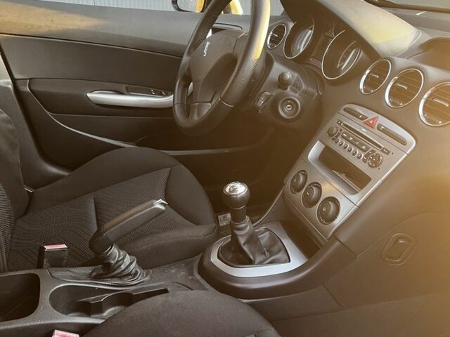 Серый Пежо 308, объемом двигателя 1.4 л и пробегом 227 тыс. км за 4100 $, фото 1 на Automoto.ua