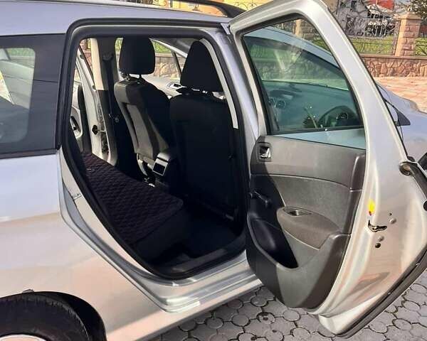 Серый Пежо 308, объемом двигателя 1.6 л и пробегом 245 тыс. км за 4711 $, фото 13 на Automoto.ua