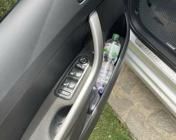 Серый Пежо 308, объемом двигателя 1.6 л и пробегом 157 тыс. км за 6200 $, фото 10 на Automoto.ua