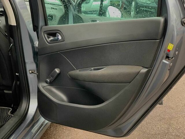 Серый Пежо 308, объемом двигателя 1.6 л и пробегом 234 тыс. км за 5990 $, фото 17 на Automoto.ua