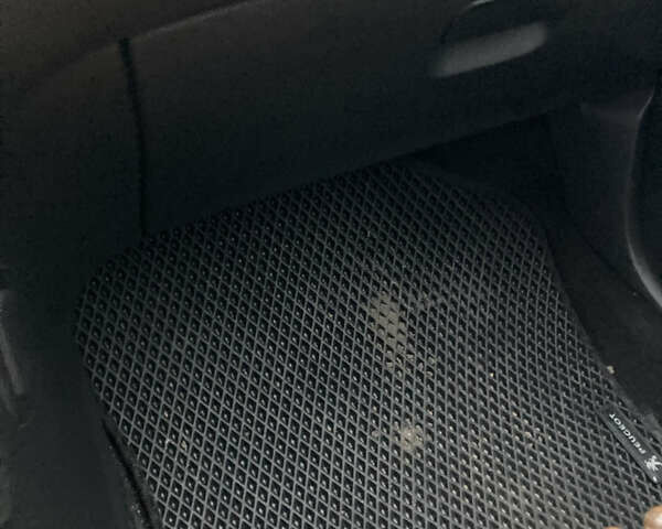 Серый Пежо 308, объемом двигателя 1.56 л и пробегом 238 тыс. км за 5500 $, фото 13 на Automoto.ua