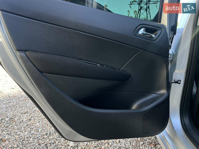 Серый Пежо 308, объемом двигателя 1.6 л и пробегом 223 тыс. км за 5500 $, фото 15 на Automoto.ua