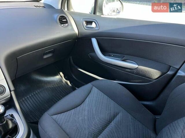 Сірий Пежо 308, об'ємом двигуна 1.6 л та пробігом 250 тис. км за 6490 $, фото 17 на Automoto.ua