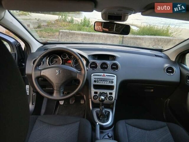 Серый Пежо 308, объемом двигателя 1.56 л и пробегом 253 тыс. км за 5700 $, фото 2 на Automoto.ua