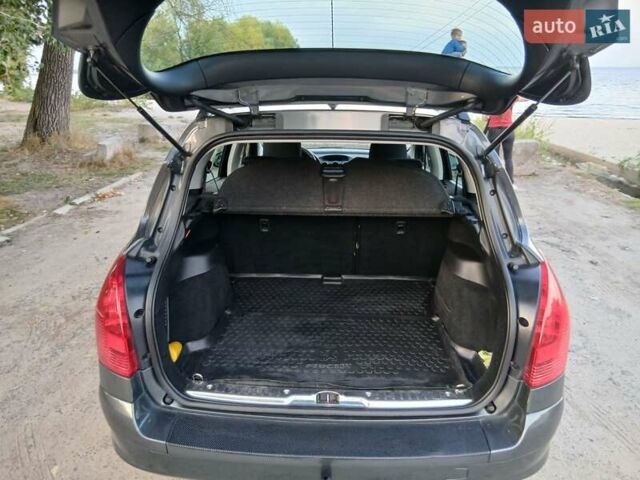 Серый Пежо 308, объемом двигателя 1.56 л и пробегом 253 тыс. км за 5700 $, фото 1 на Automoto.ua