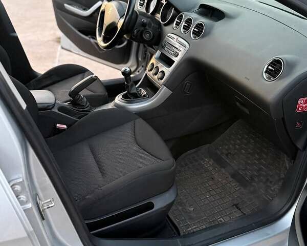 Сірий Пежо 308, об'ємом двигуна 1.56 л та пробігом 250 тис. км за 4899 $, фото 16 на Automoto.ua